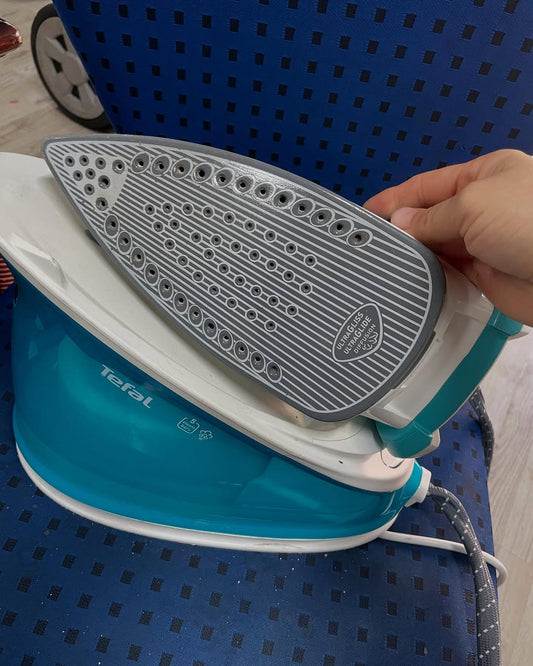 Hekur me depozite Tefal